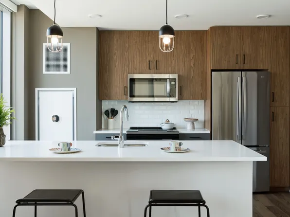 25 Christopher Columbus Drive image 3 of 11