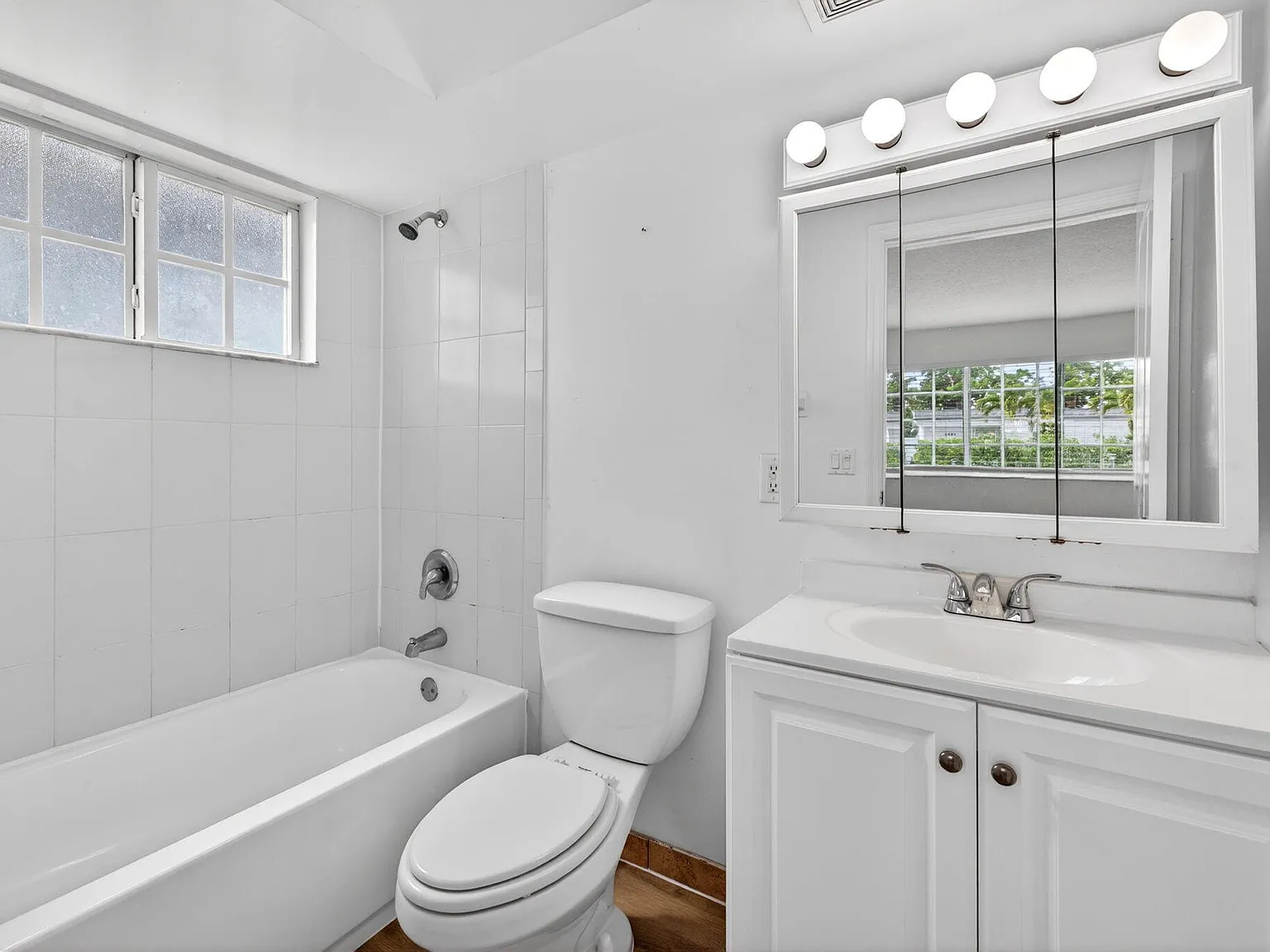 2 bed, 2.0 bath, 900 sqft, $2,150 — Photo 4