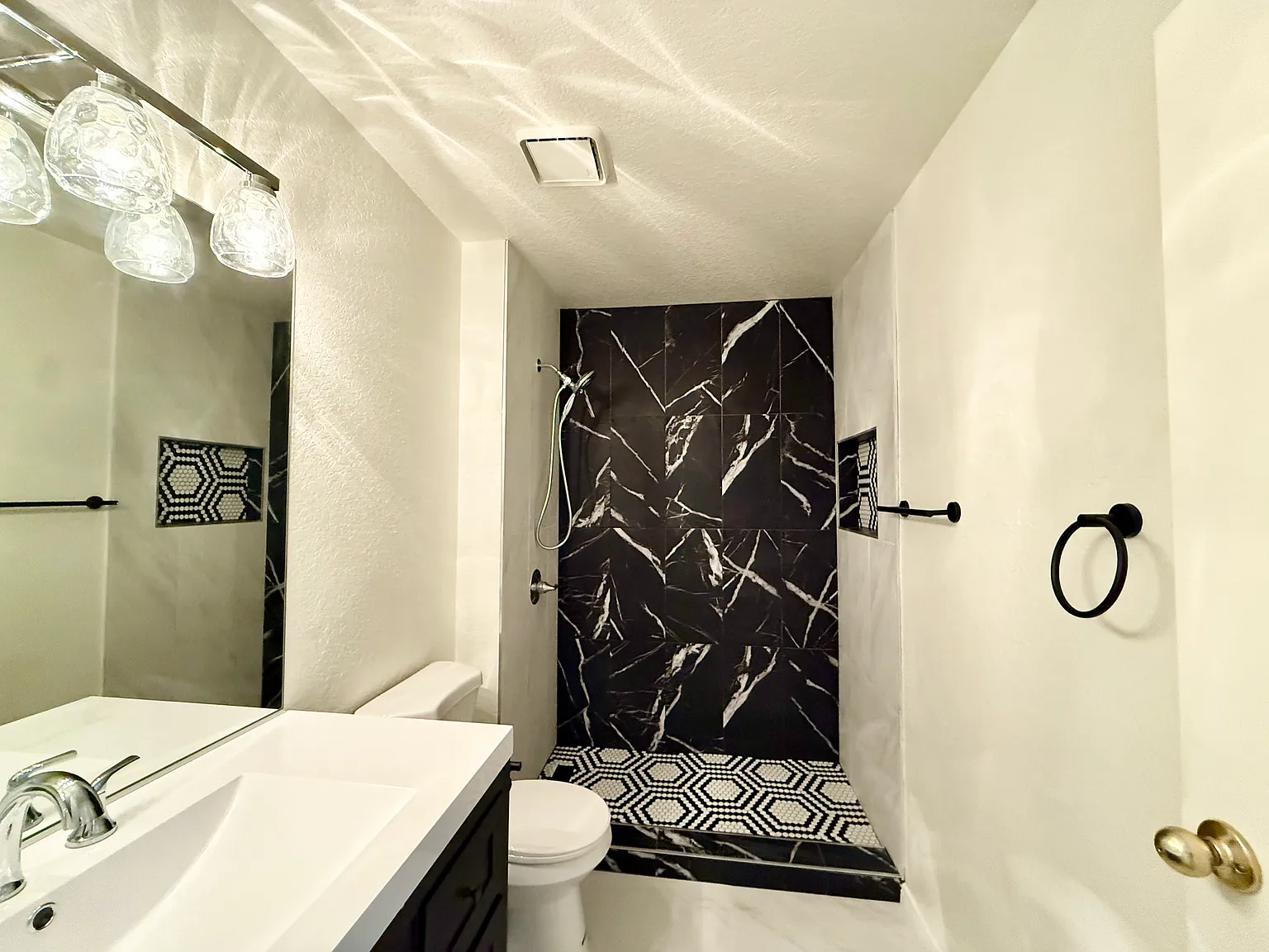 1 bed, 709 sqft, $2,095 — Photo 4