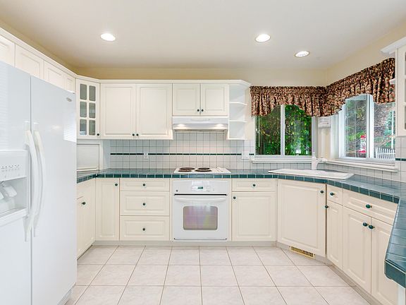 4th image of 2567 140th St