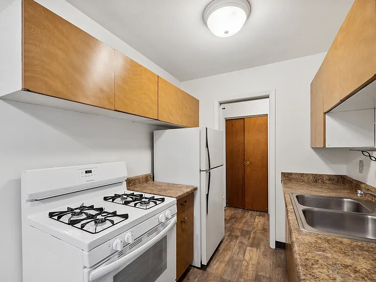 1776 St. Clair Ave — Photo 1