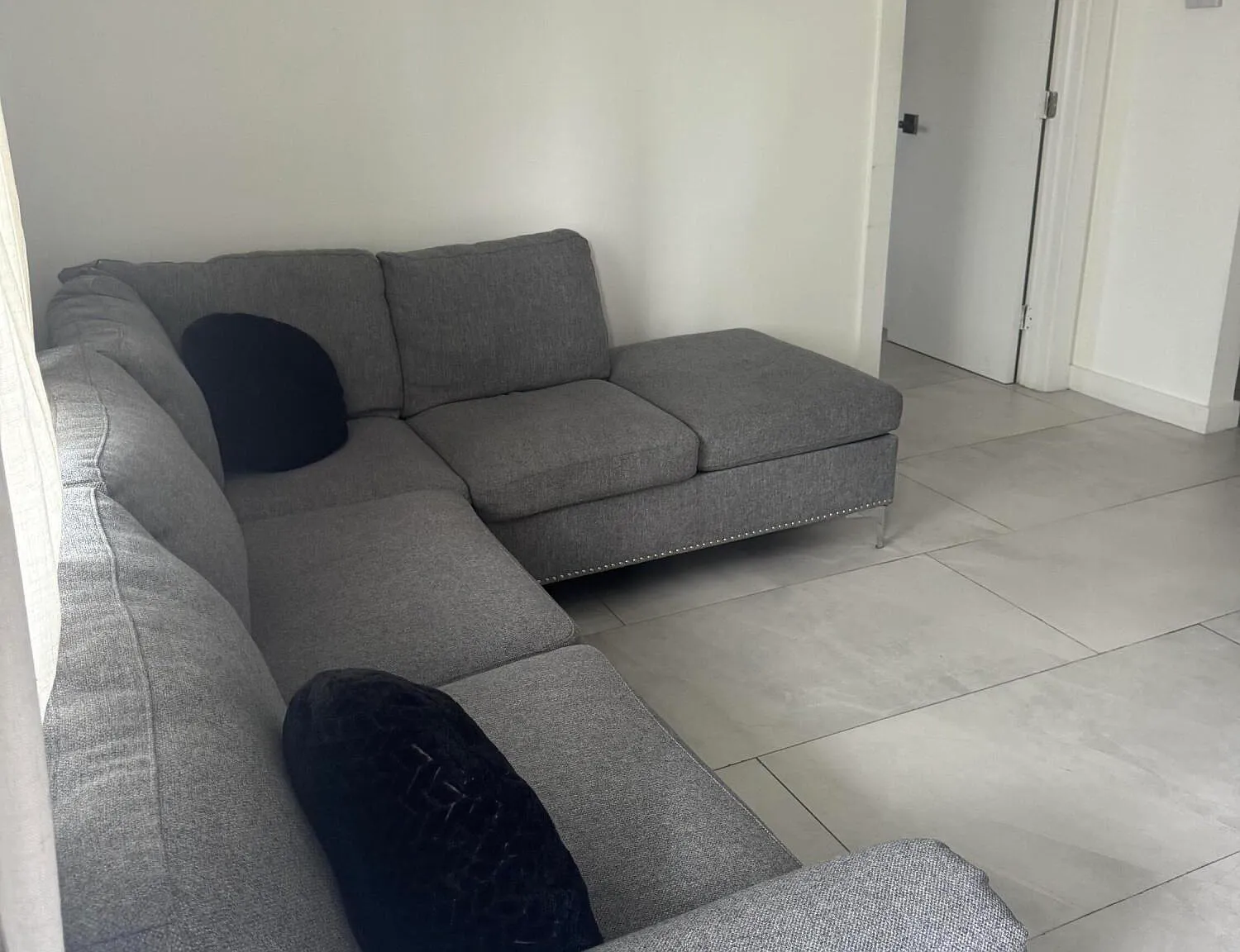2 bed, 1.0 bath, 4617 sqft, $2,400 — Photo 4