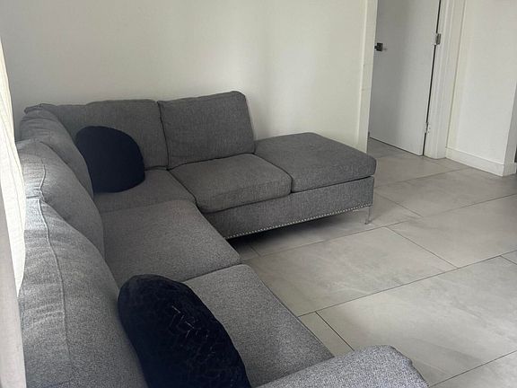 4th image of 2201 Greene St APT 2