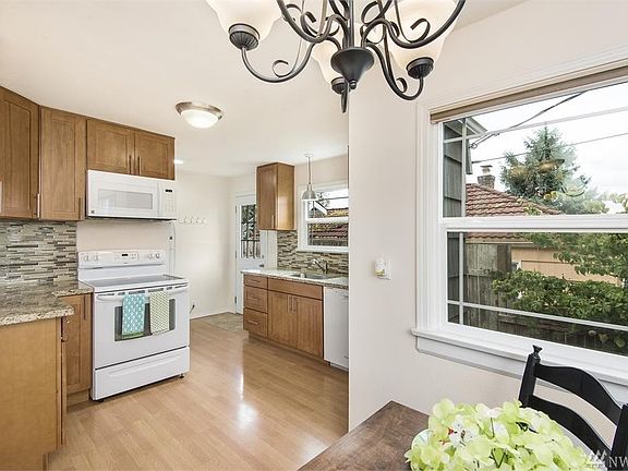 5th image of 1520 N Cambrian Ave