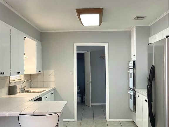 2nd image of 403 Rosewood St