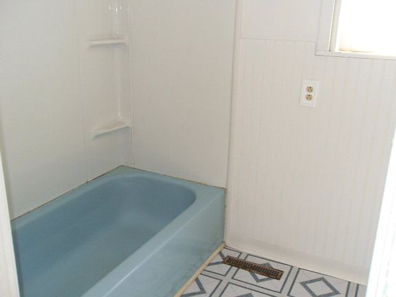 3rd image of 81 Dickerson St