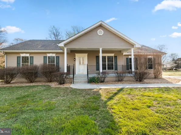 19 Hall Ct, Montross, VA 22520