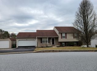 400 Pulaski Pl, Dallastown, PA 17313
