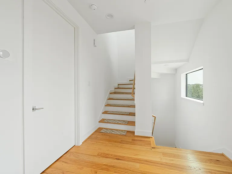 2239 N Macgregor Way — Photo 14