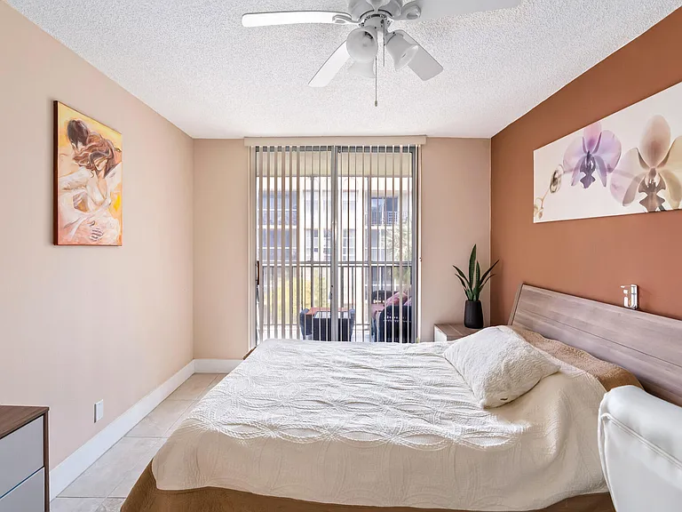 2000 Atlantic Shores Blvd #410 — Photo 22