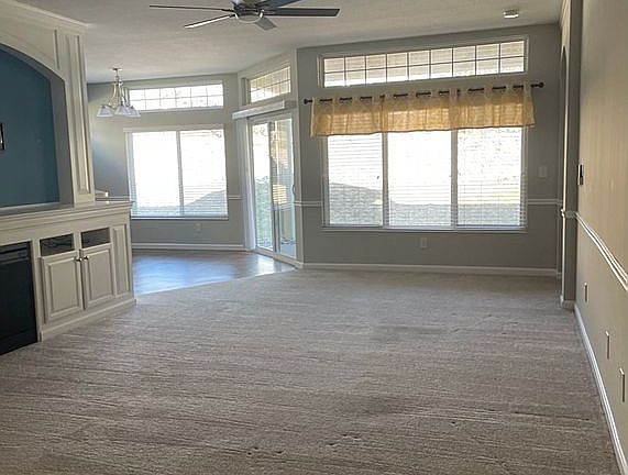 4th image of 574 Heritage Sq Unit 18