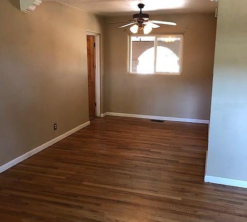 4th image of 2033 Palomas Dr NE