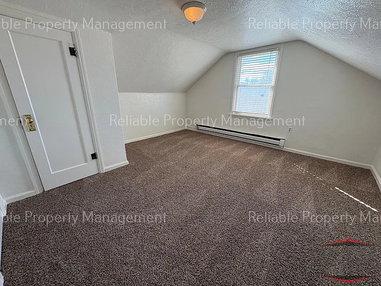 312.5 Gladstone St — Photo 6