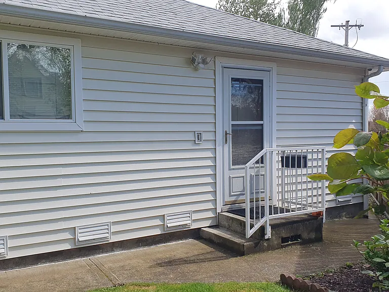 2-11695 SW Greenburg Rd #2 — Photo 1