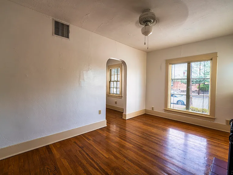 210 E 2nd St #4 — Photo 25