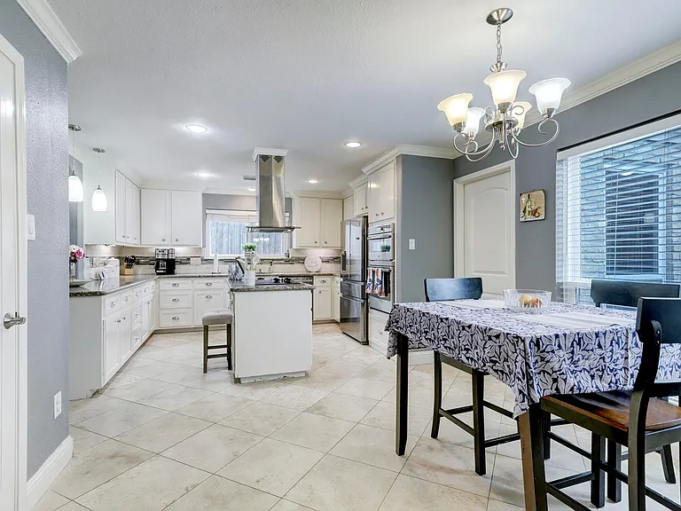2235 Round Lake Dr — Photo 7