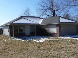 609 Huckleberry Ln, Springdale, AR 72764