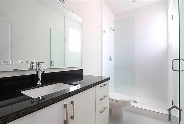 5 bed, 3186 sqft, $5,000 — Photo 3