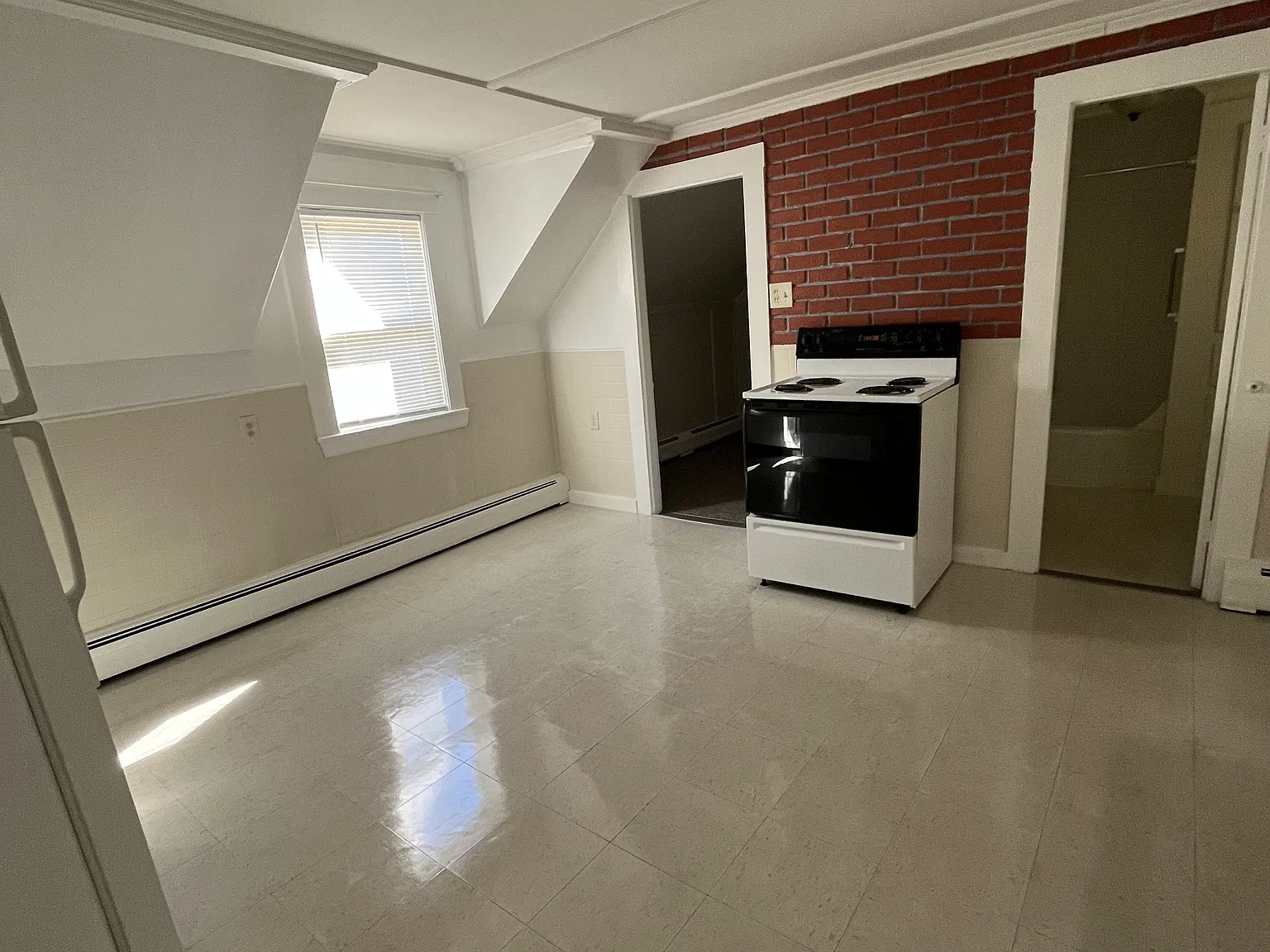 32 Maple Street - 2 — Photo 2