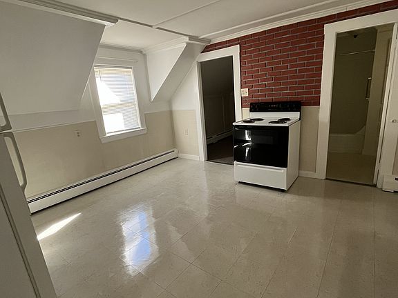 2nd image of 32 Maple St APT 2
