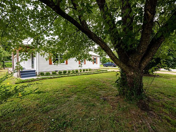 4th image of 3979 Birmingham Dr