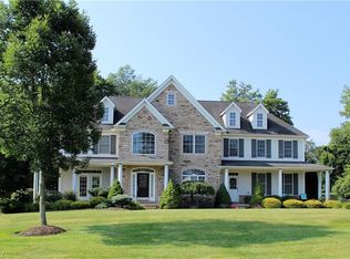 4274 Bridle Trl, Akron, OH 44333