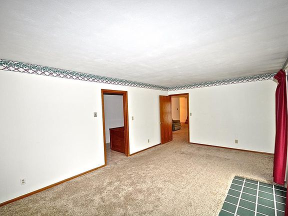 5th image of 100 Redwood Dr