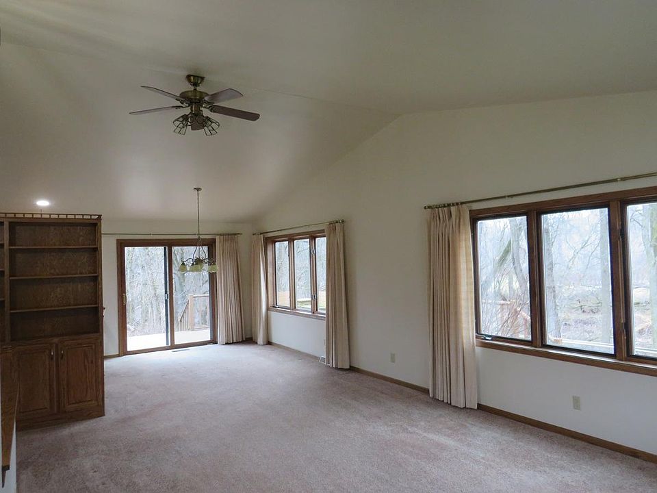 Living Room / Dining Area