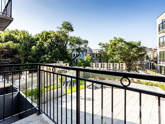 5th image of 523 Franklin Ave #413