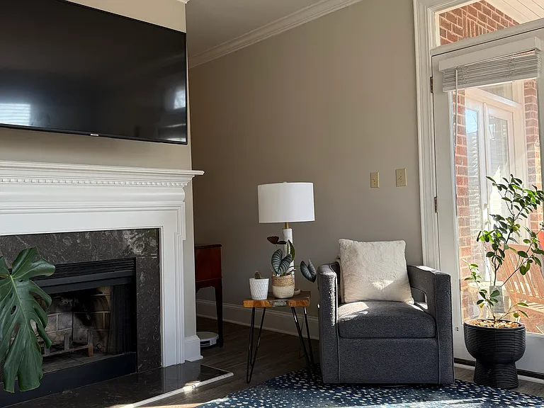 2315 Selwyn Ave #G — Photo 6