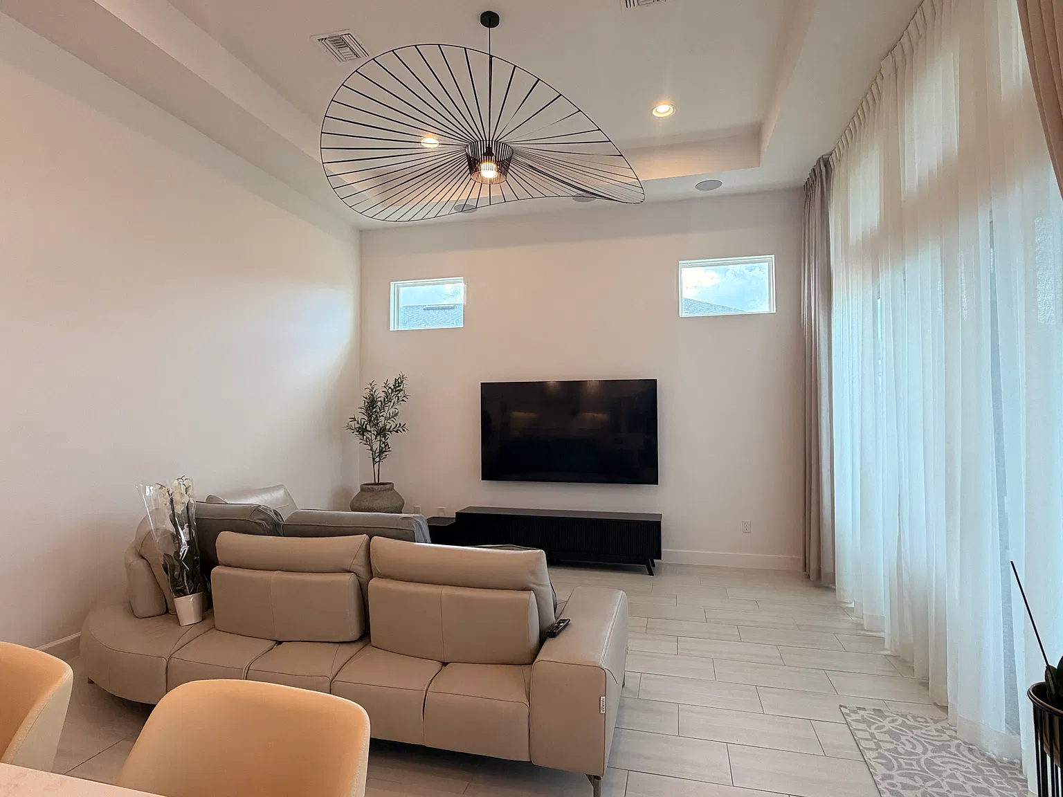 4 bed, 2014 sqft, $3,400 — Photo 4