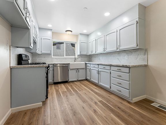 3rd image of 2405 W Princeton Avenue