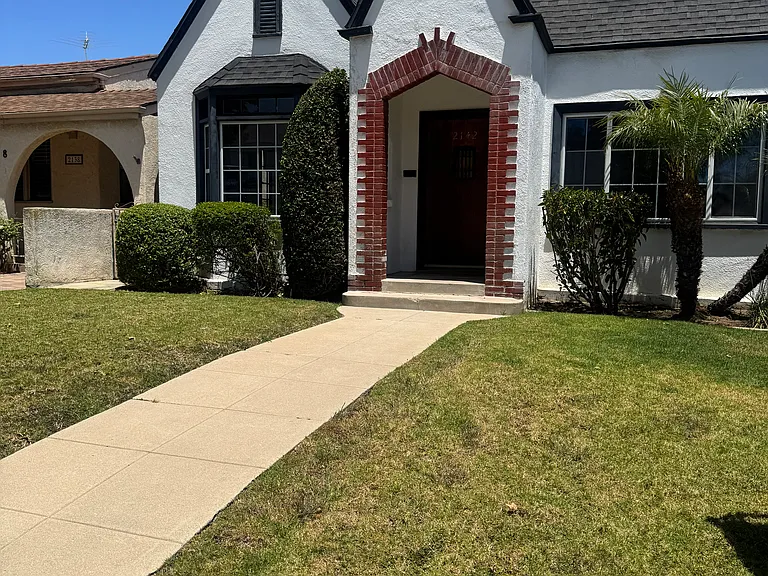 2142 Selby Ave — Photo 1