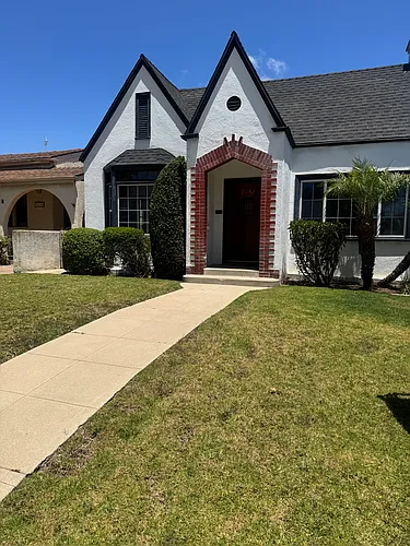 2142 Selby Ave Photo 1