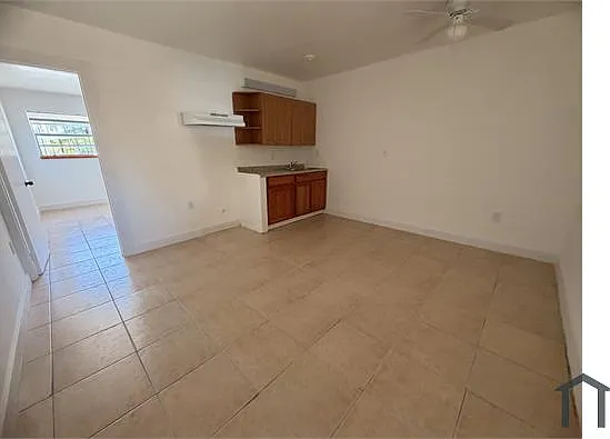 8450 NE Miami Ct #4 — Photo 6