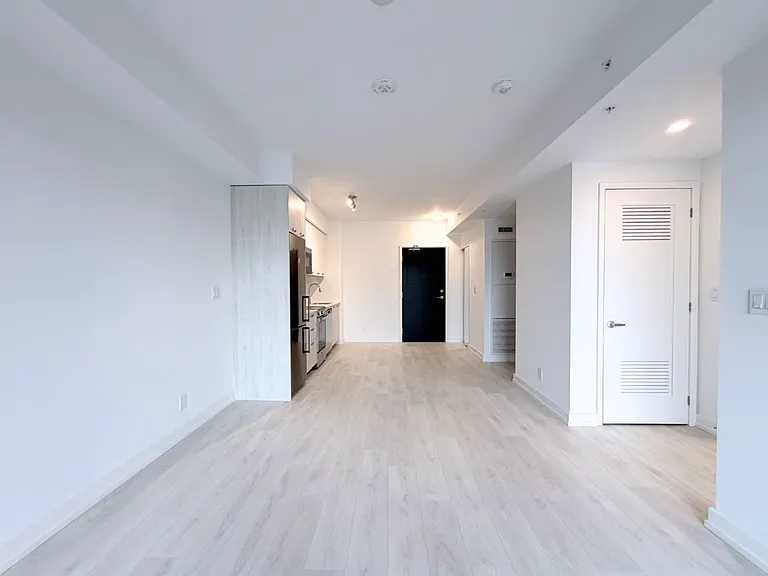 75 James St S #824-921 — Photo 14