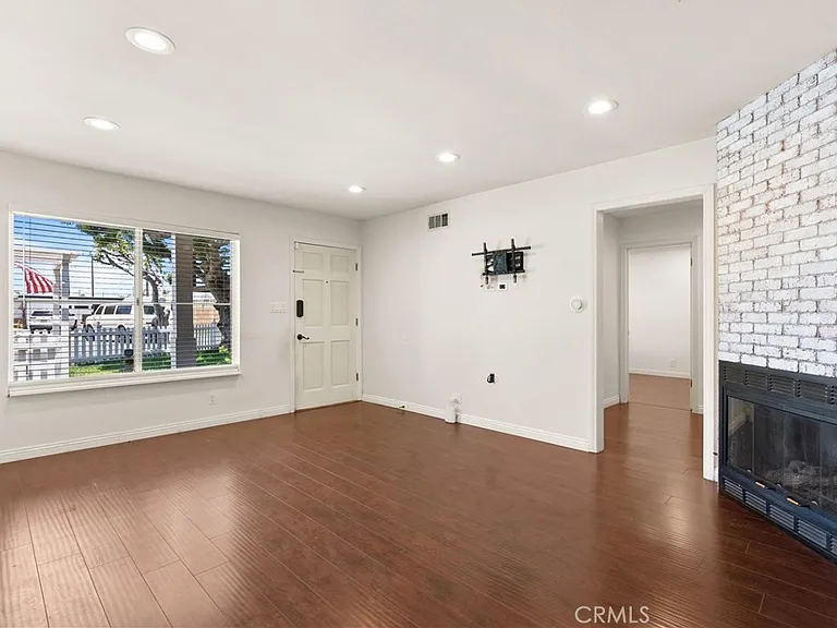 9472 Karen Cir — Photo 4