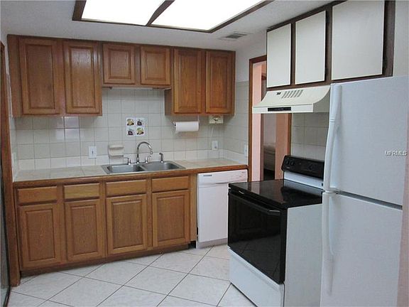 3rd image of 411 E 3rd St