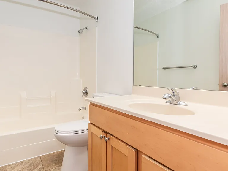 931 41st St NW #207 — Photo 5