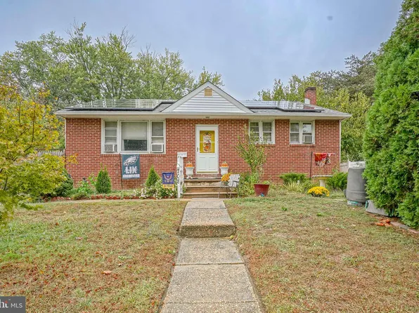 708 W Earl Ave, Somerdale, NJ 08083