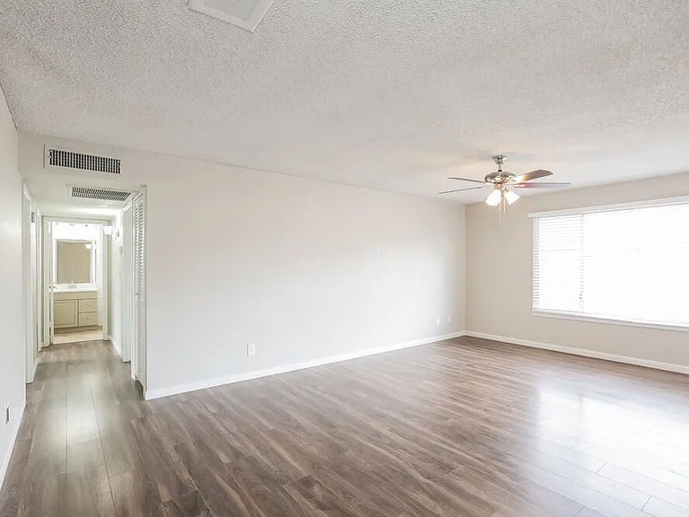 4014 E Apollo Rd — Photo 3