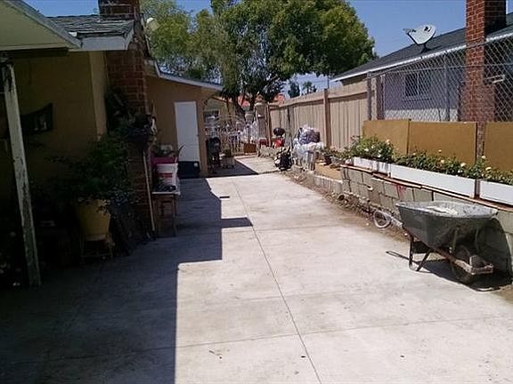 3rd image of 2322 Logan St
