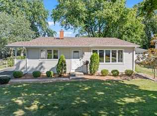 447 Navajo Trl, Buffalo Grove, IL 60089