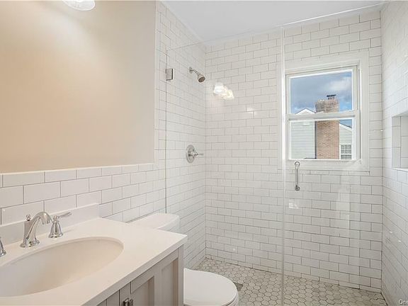 4th image of 46 Madison St Floor 2