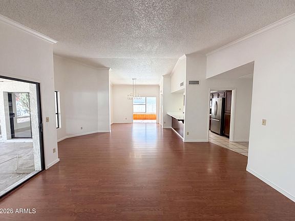 3rd image of 318 W KINGS Avenue