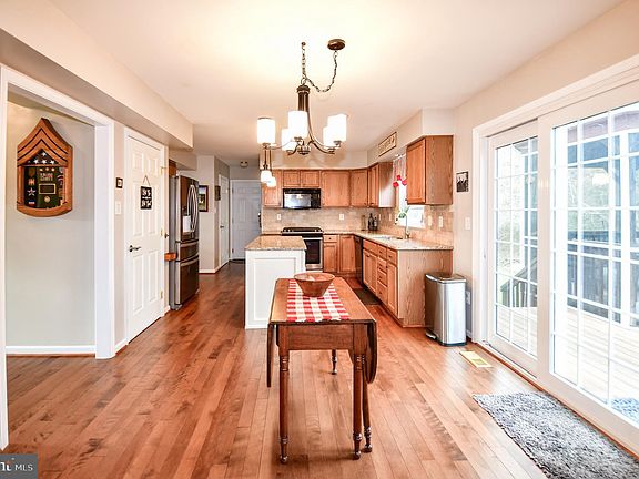 5th image of 3015 Stonehurst Dr