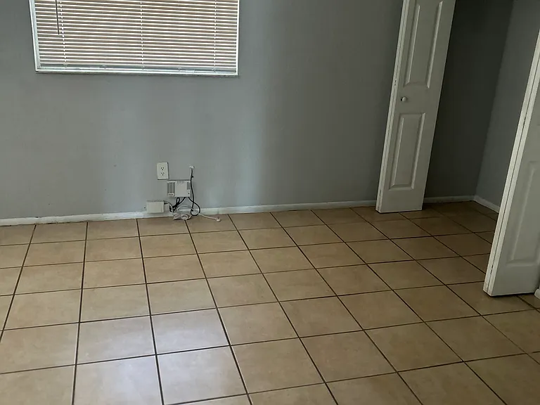1132 Auburn St #201 — Photo 6