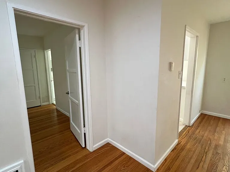 209 W Maple St #B — Photo 8
