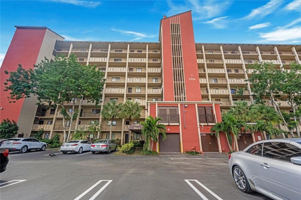 2206 S CYPRESS BEND Drive #208, Pompano Beach