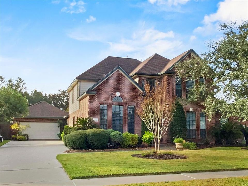 1st image of 201 Rosemary Ln